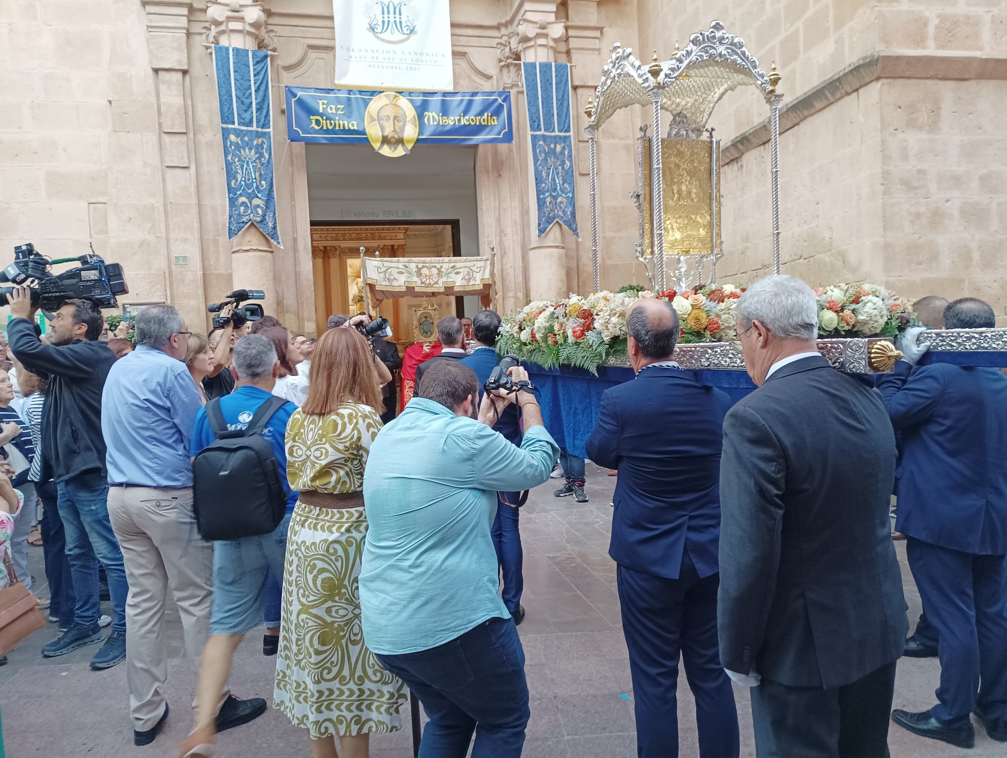Histórico encuentro entre la Santa Faz y la Virgen de Loreto de Mutxamel