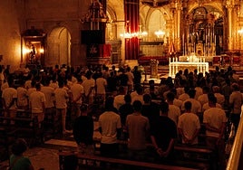 El Elche CF ha ofrecido flores a la Virgen de la Asunción en un acto de fe y tradición franjiverde.