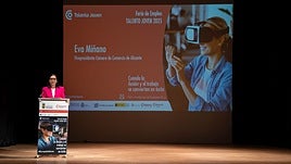 La vicepresidenta de la Cámara de Alicante durante la apertura de la feria.