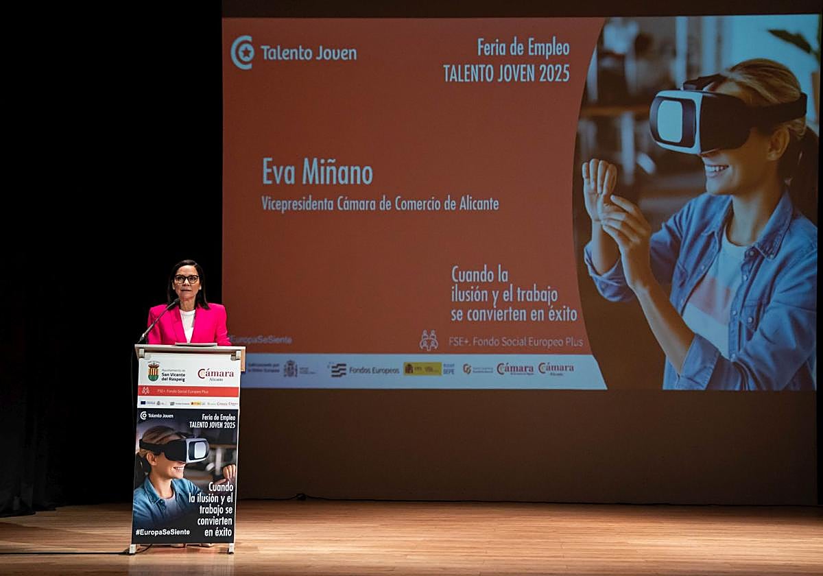 La vicepresidenta de la Cámara de Alicante durante la apertura de la feria.