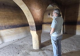 Interior del aljibe del siglo XVI descubierto en el castillo.