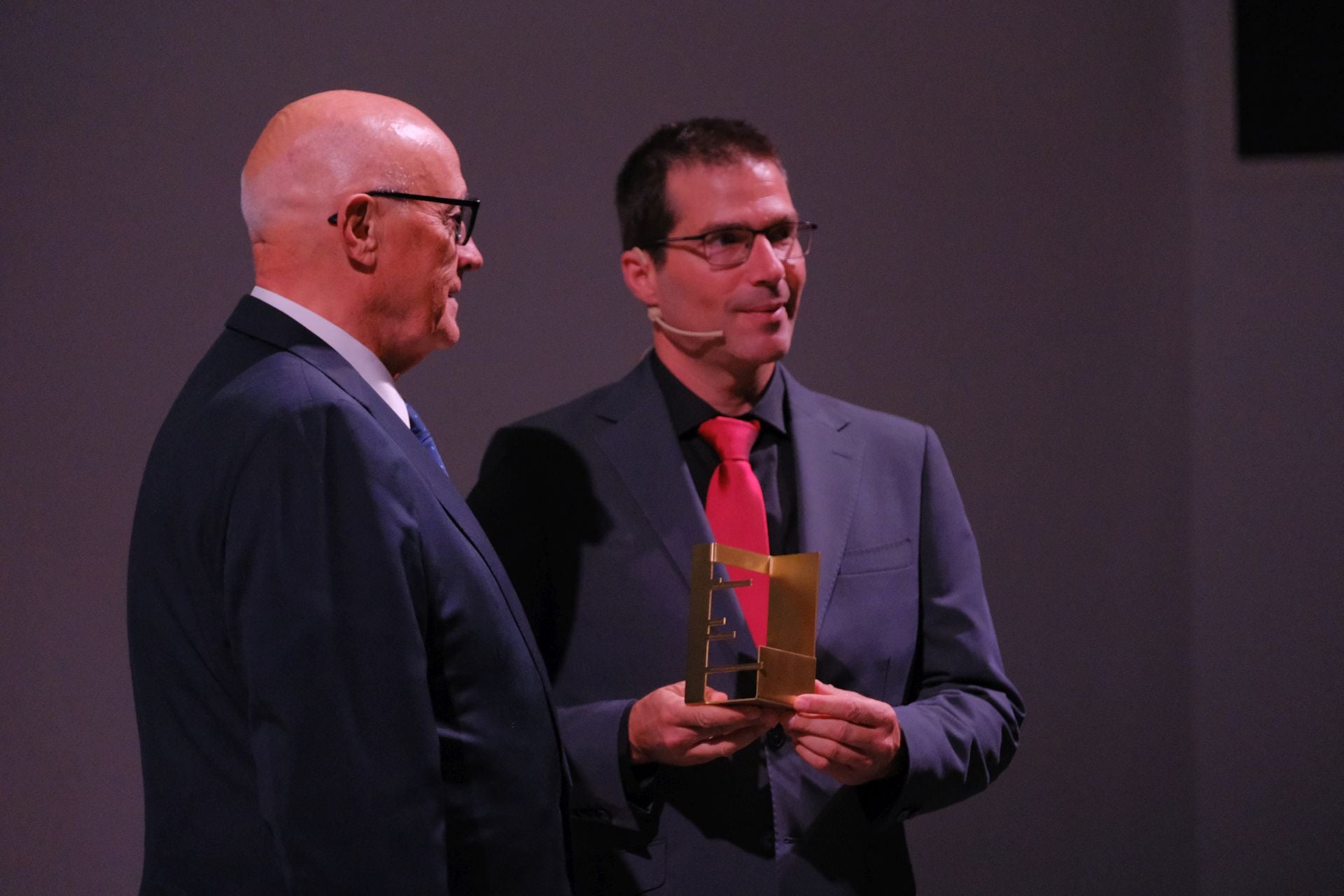 La Fundación Banco Sabadell reconoce al investigador de la UA Carlos Sáez en sus IV Premios a la Sostenibilidad Marina