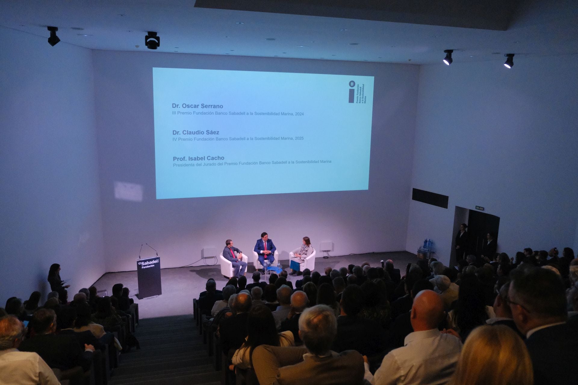 La Fundación Banco Sabadell reconoce al investigador de la UA Carlos Sáez en sus IV Premios a la Sostenibilidad Marina