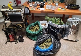 Sustancias y objetos intervenidos en la operación.