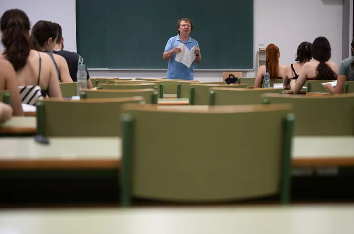 Los docentes de la concertada denuncian que sufren un trato «desigual» respecto a la pública.