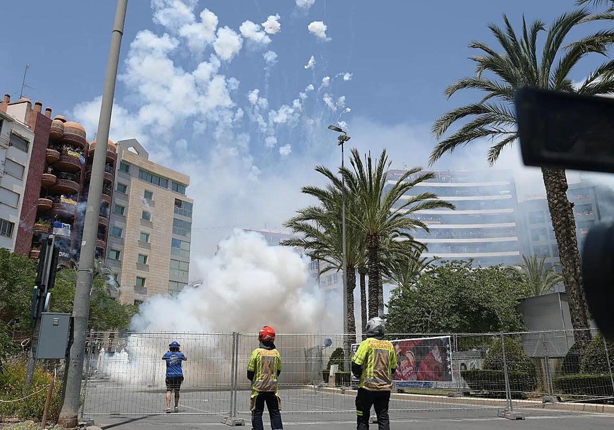 Nueva duración para las mascletàs de las Hogueras de Alicante y sin sitio aún para los castillos de fuegos
