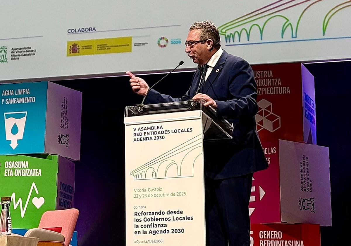 El presidente de la Diputación, durante su intervención en Vitoria.