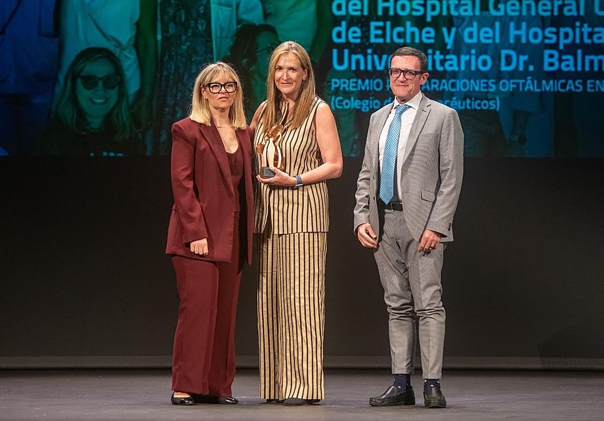 Momento de la entrega del premio en la X Gala de la Salud.