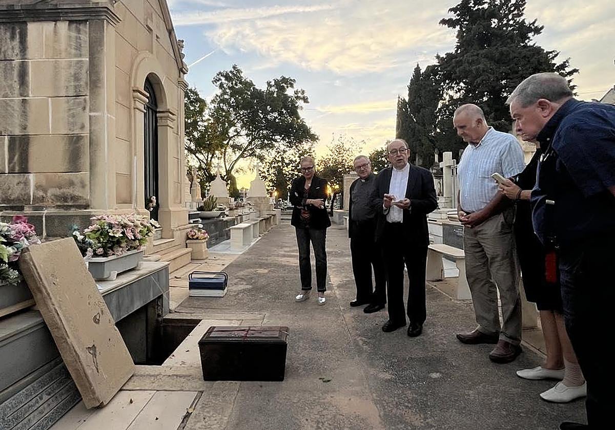 Exhumación de los restos del médico Pedro Herrero.