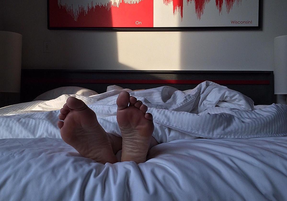 Los estímulos lumínicos influyen en la fijación de los ritmos circadianos, responsables de indicar cuándo dormir y despertar.