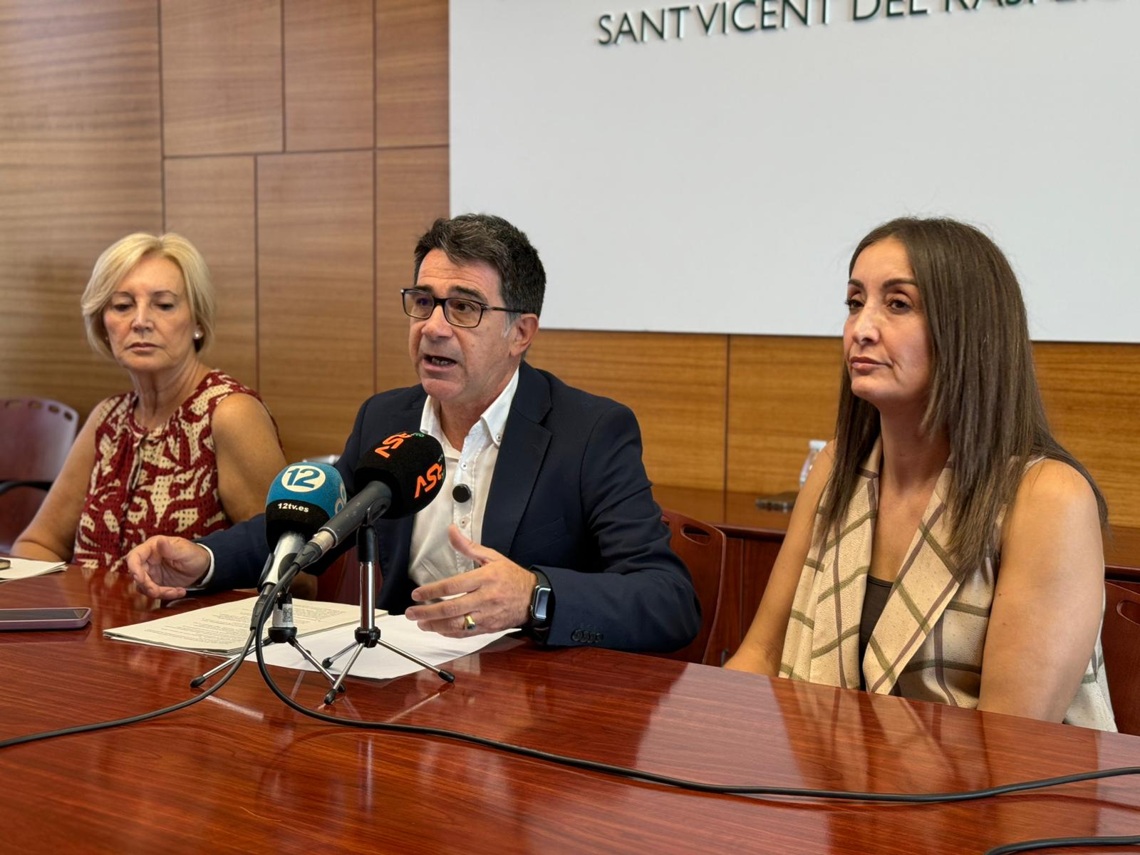 El alcalde de San Vicente del Raspeig, Pachi Pascual, durante una comparecencia ante los medios.