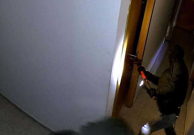 Imágenes de una cámara de seguridad.