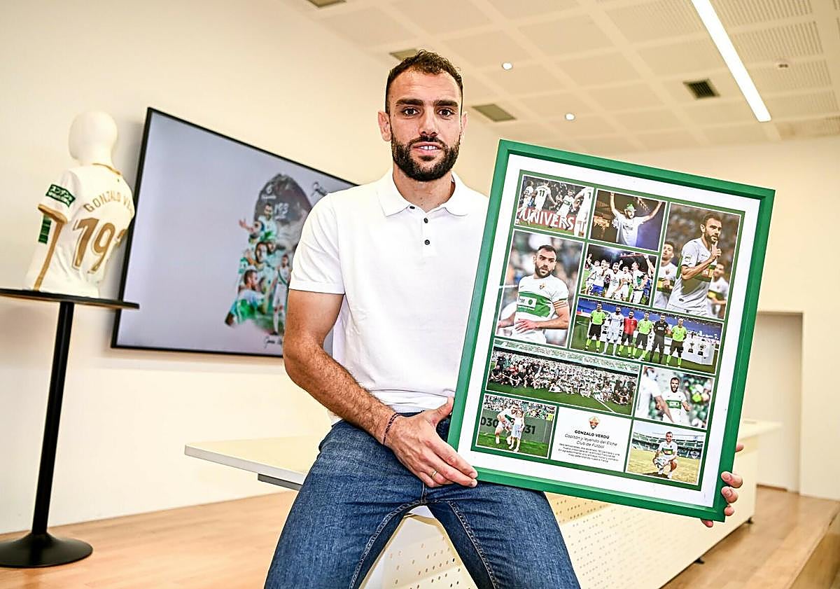 Imagen principal - Gonzalo Verdú durante su despedida del Elche CF