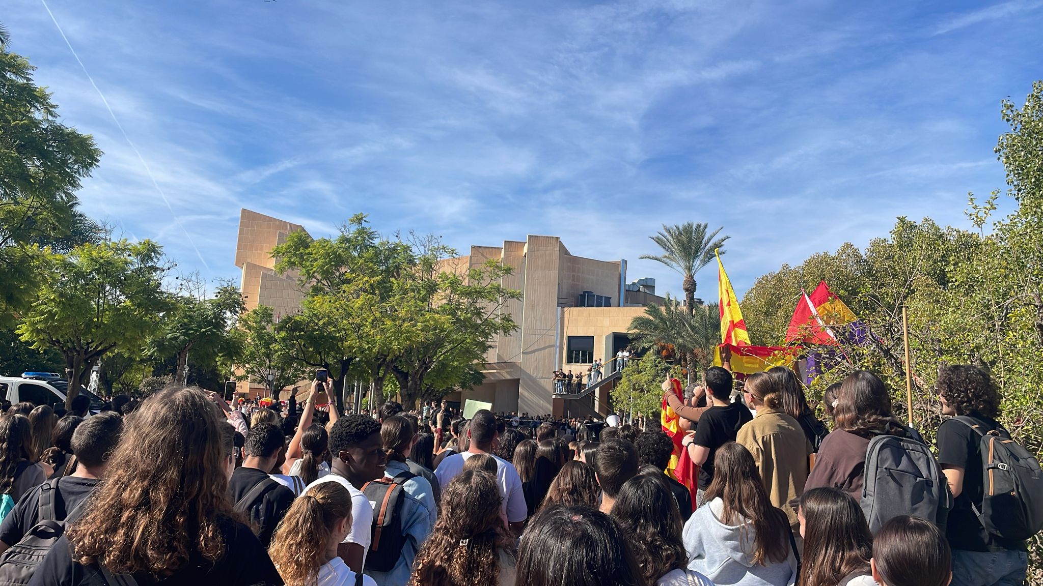 La tensión por la visita de Vito Quiles a la UA, en imágenes