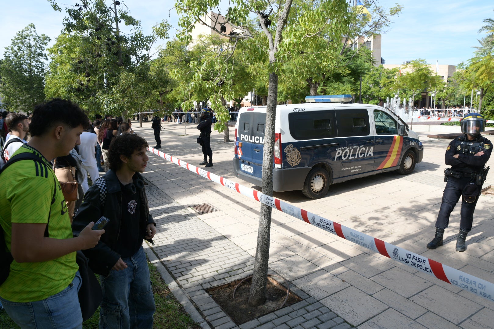 La tensión por la visita de Vito Quiles a la UA, en imágenes