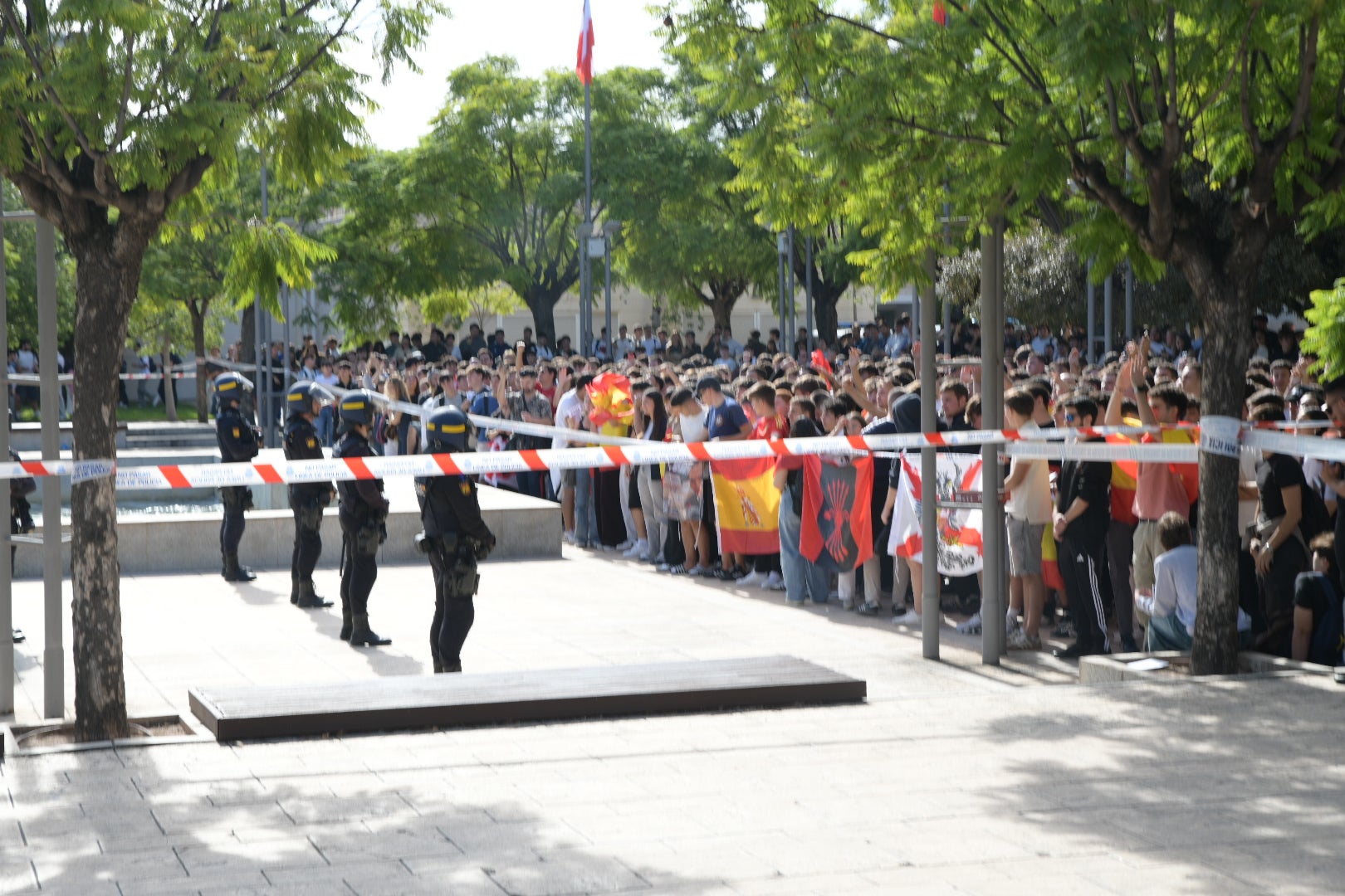 La tensión por la visita de Vito Quiles a la UA, en imágenes
