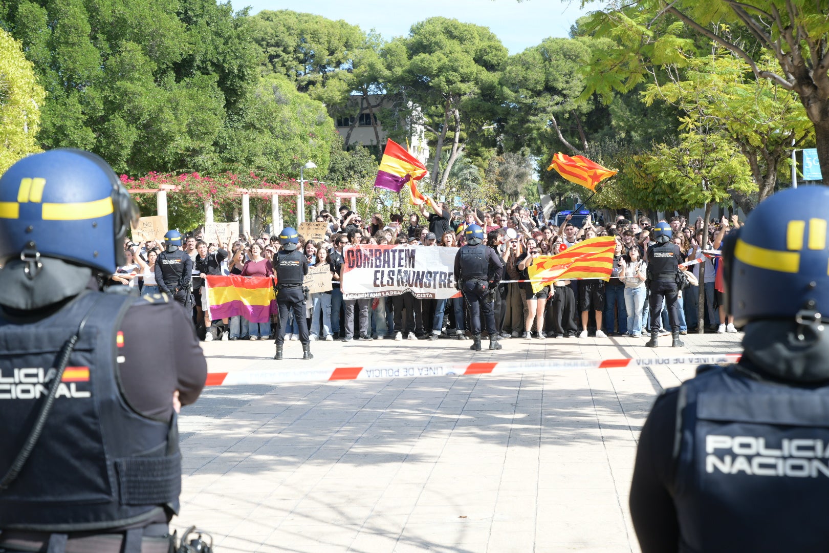 La tensión por la visita de Vito Quiles a la UA, en imágenes