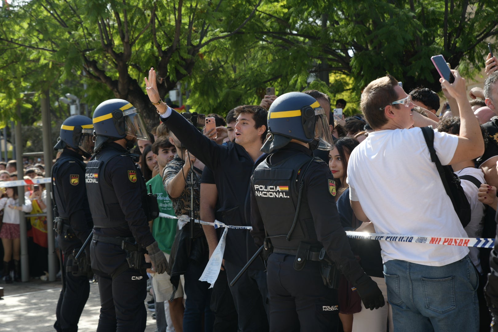 La tensión por la visita de Vito Quiles a la UA, en imágenes