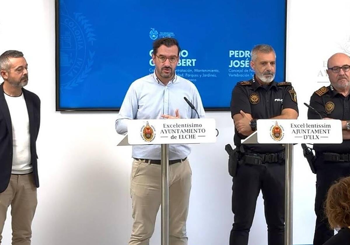 La Policía Local de Elche refuerza la vigilancia y el control del tráfico con motivo de las festividades de Halloween y Todos los Santos.