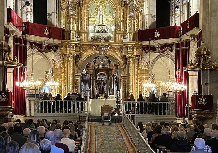 Los restos mortales de Diego Quiles han sido recibidos en la Basílica de Santa María, donde se ha celebrado una misa en su memoria.