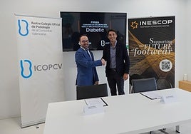 El convenio ha sido suscrito en la sede de Inescop por Antonio Viana, presidente del ICOPCV (izquierda), y Eduardo Calabuig, director general de Inescop (derecha).