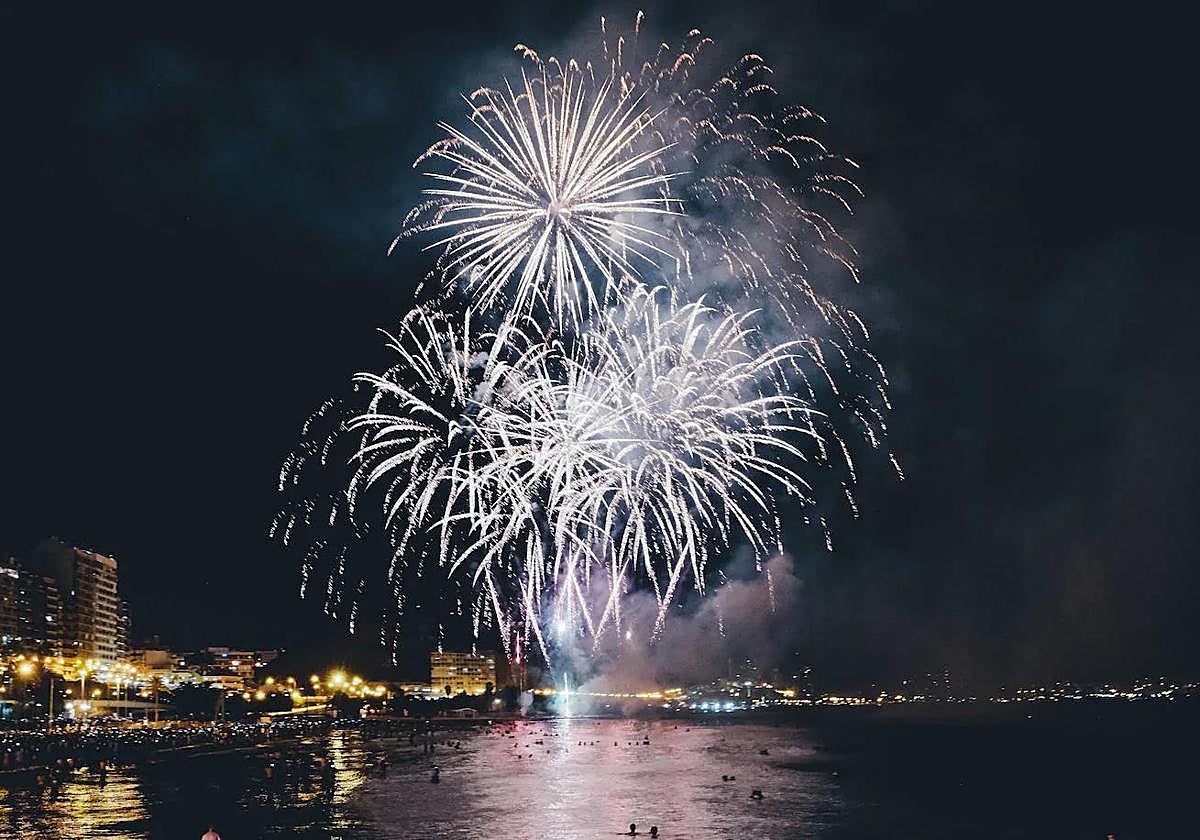 Fireworks competition at Cocó beach.