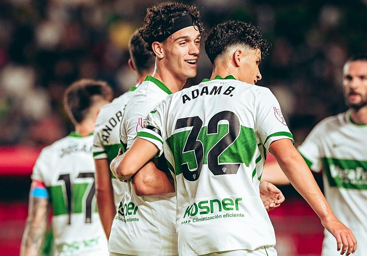 Hector Fort y Adam Boayar celebrando uno de los goles del encuentro.