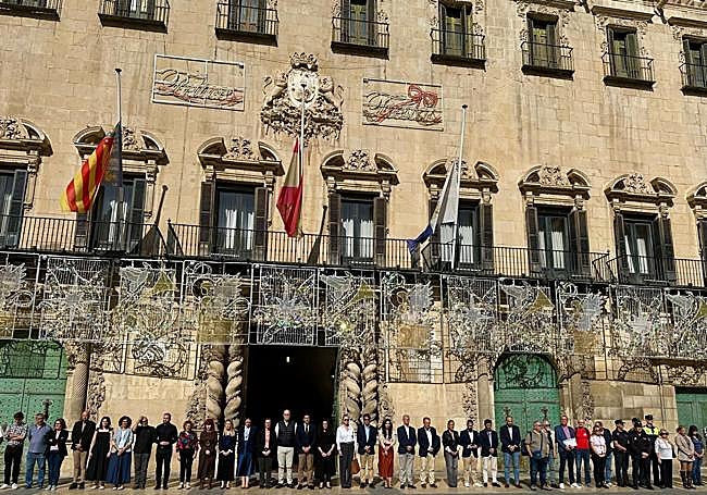 Minuto de silencio en Alicante.