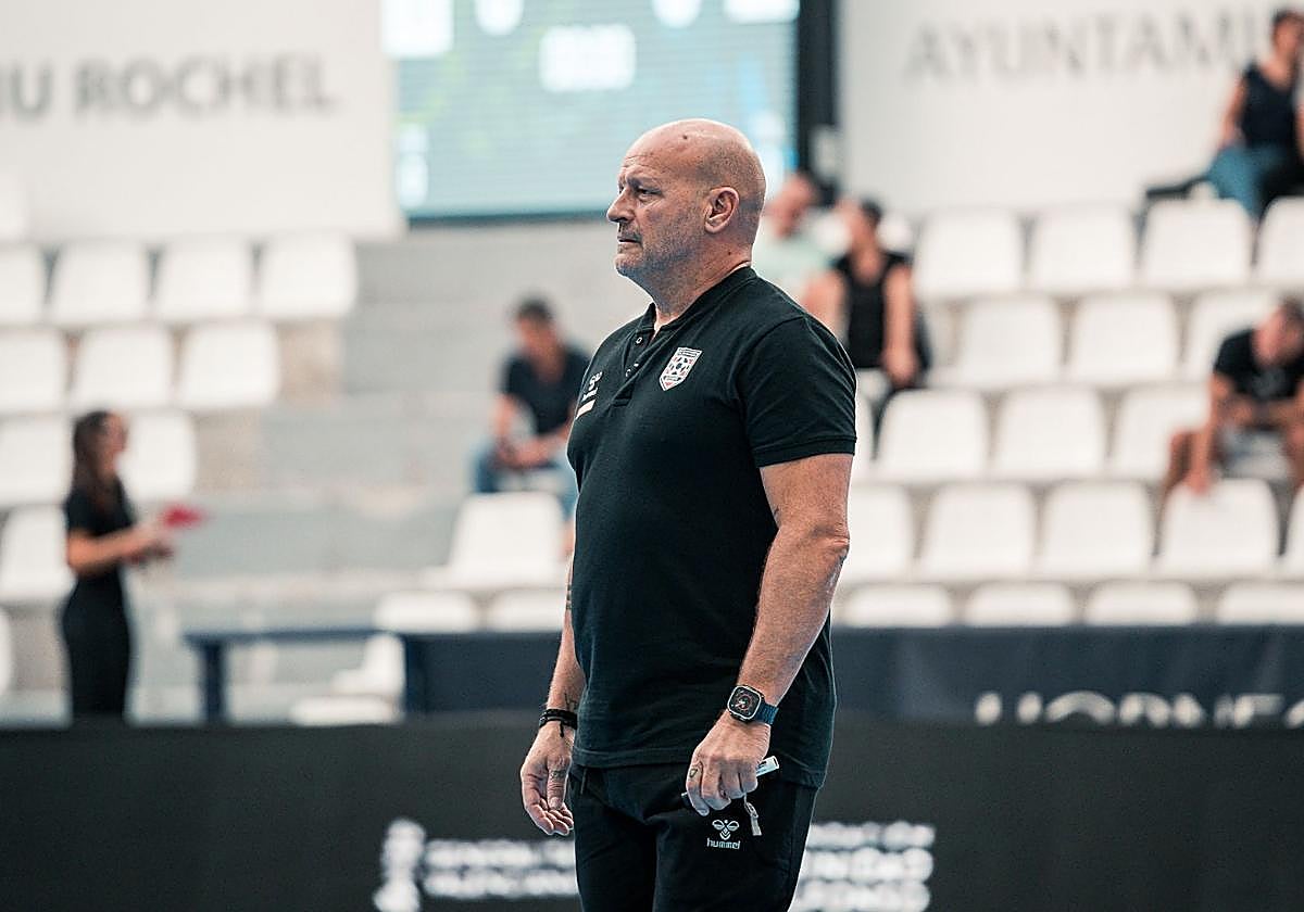 El hasta ahora entrenador del EÓN Alicante, Fernando Latorre.