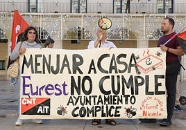Protesta en el Ayuntamiento de Alicante.