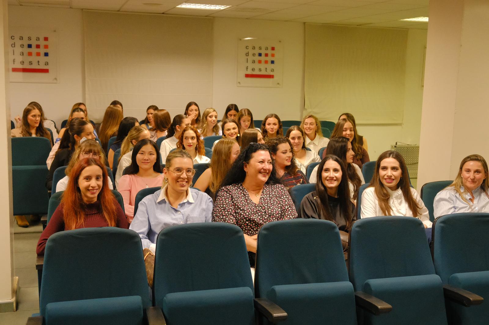 Primera reunión de las candidatas a bellea del foc de Alicante 2026