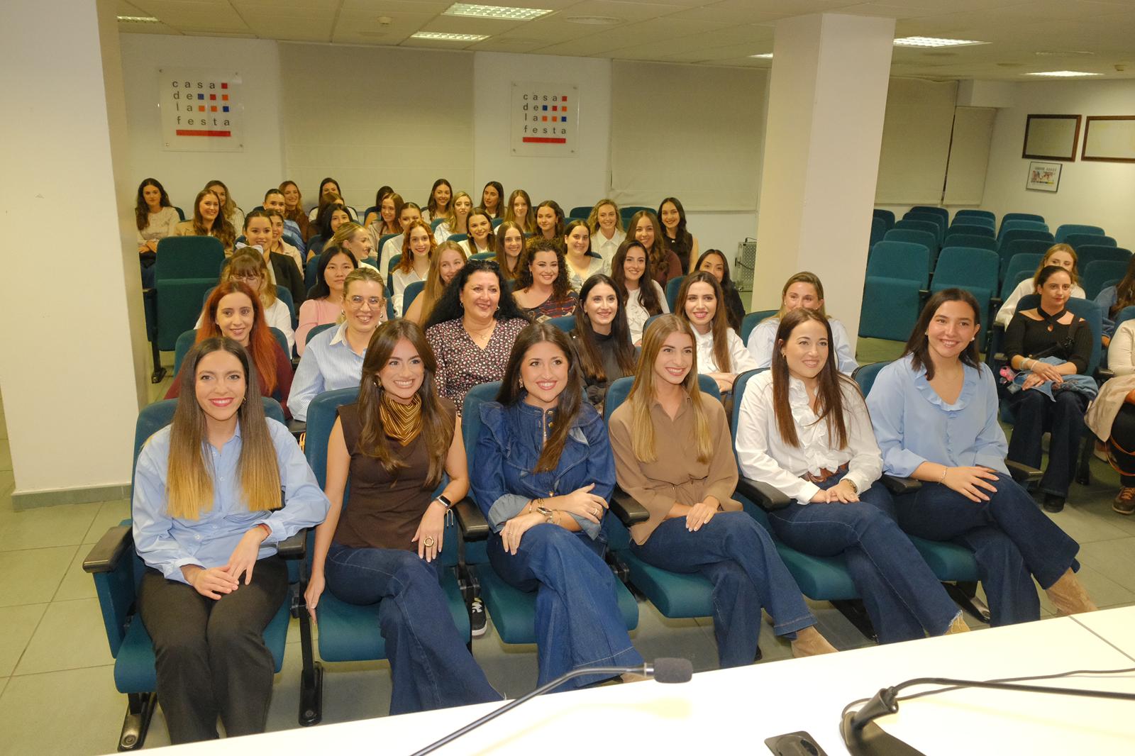 Primera reunión de las candidatas a bellea del foc de Alicante 2026