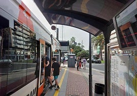 Apeadero del Tram en la Puerta del Mar.