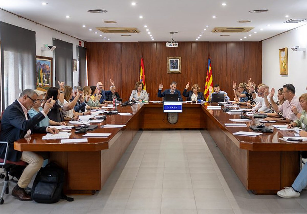 Imagen de la sesión plenaria de l'Alfàs del Pi