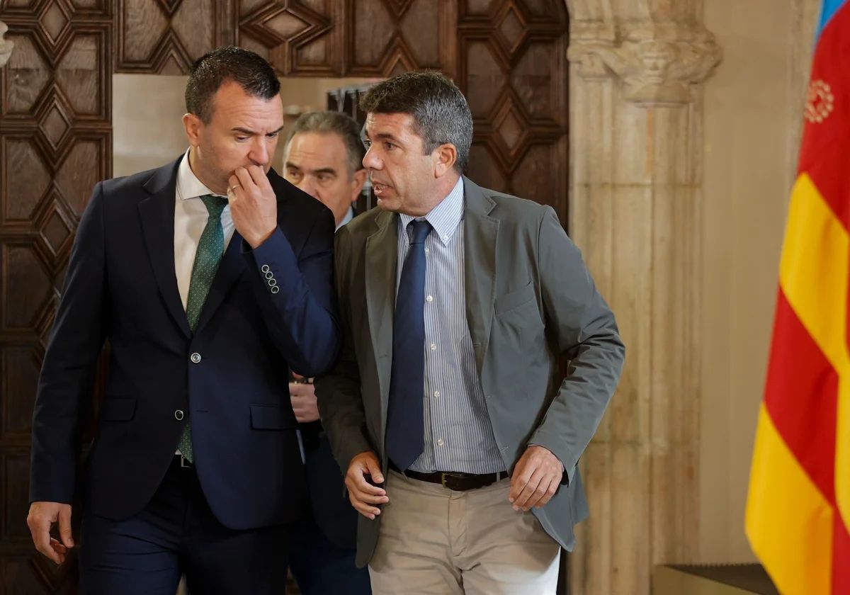 The leader of the PP in the province of Valencia, Vicent Mompó, alongside Mazón.