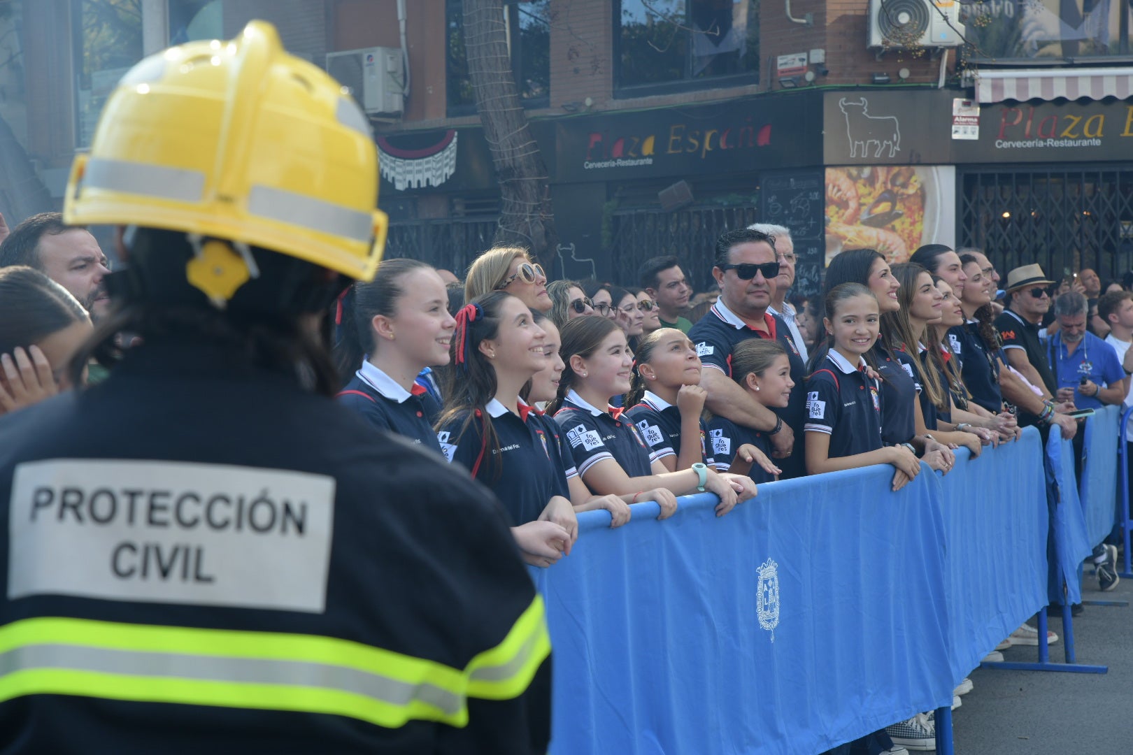 Mascletà de las Hogueras: el rugido de la bestia ensordece la plaza de España de Alicante