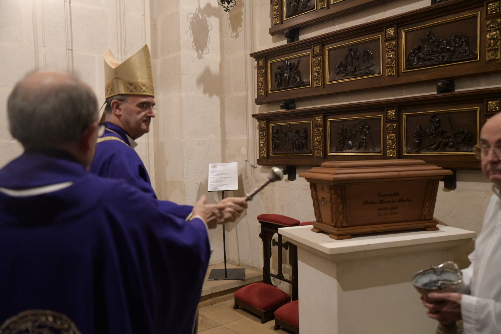 Los restos del médico Pedro Herrero ya reposan en la Capilla de la Buena Muerte de Alicante