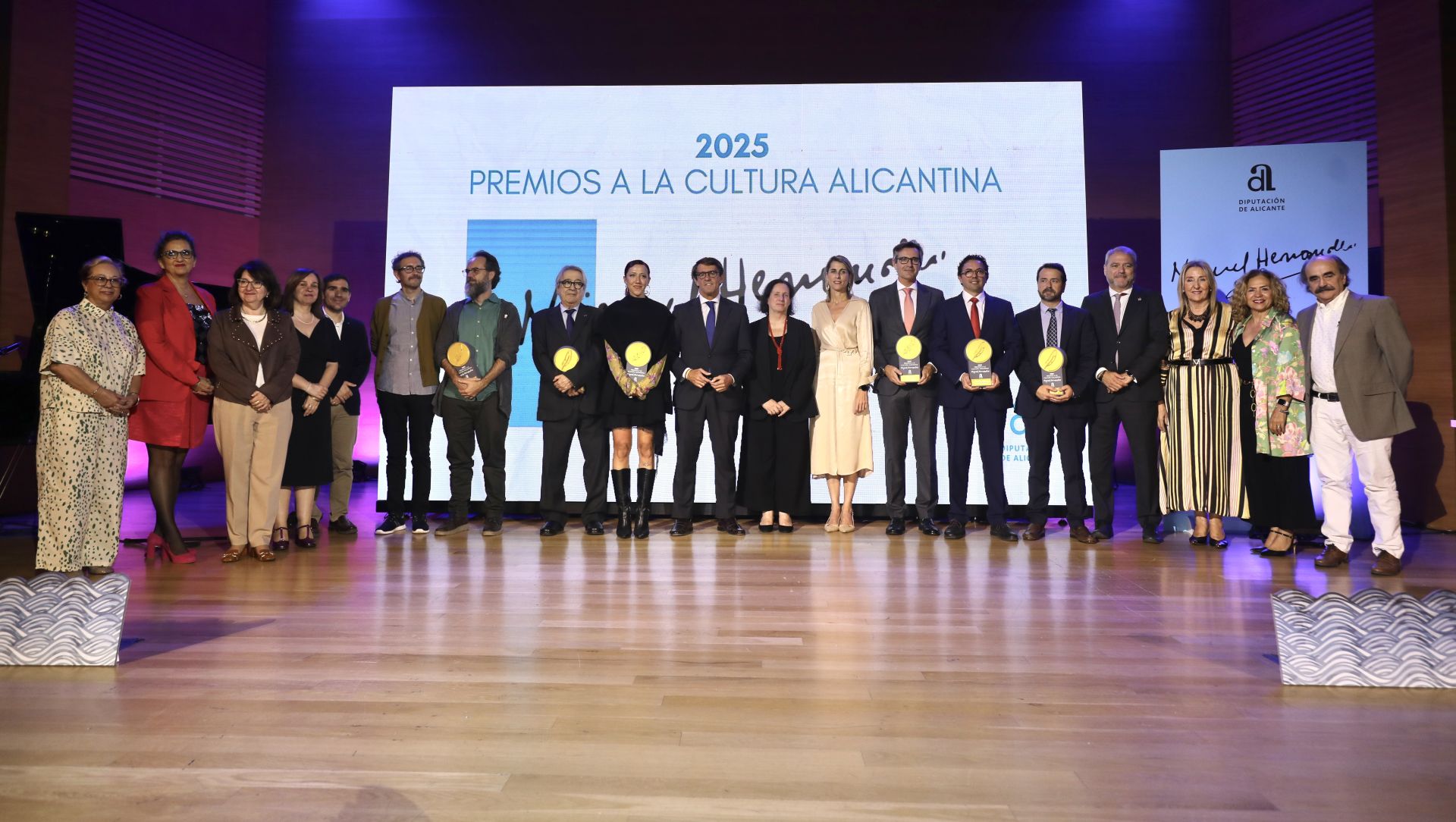 La Diputación reconoce el talento cultural alicantino en los Premios Miguel Hernández