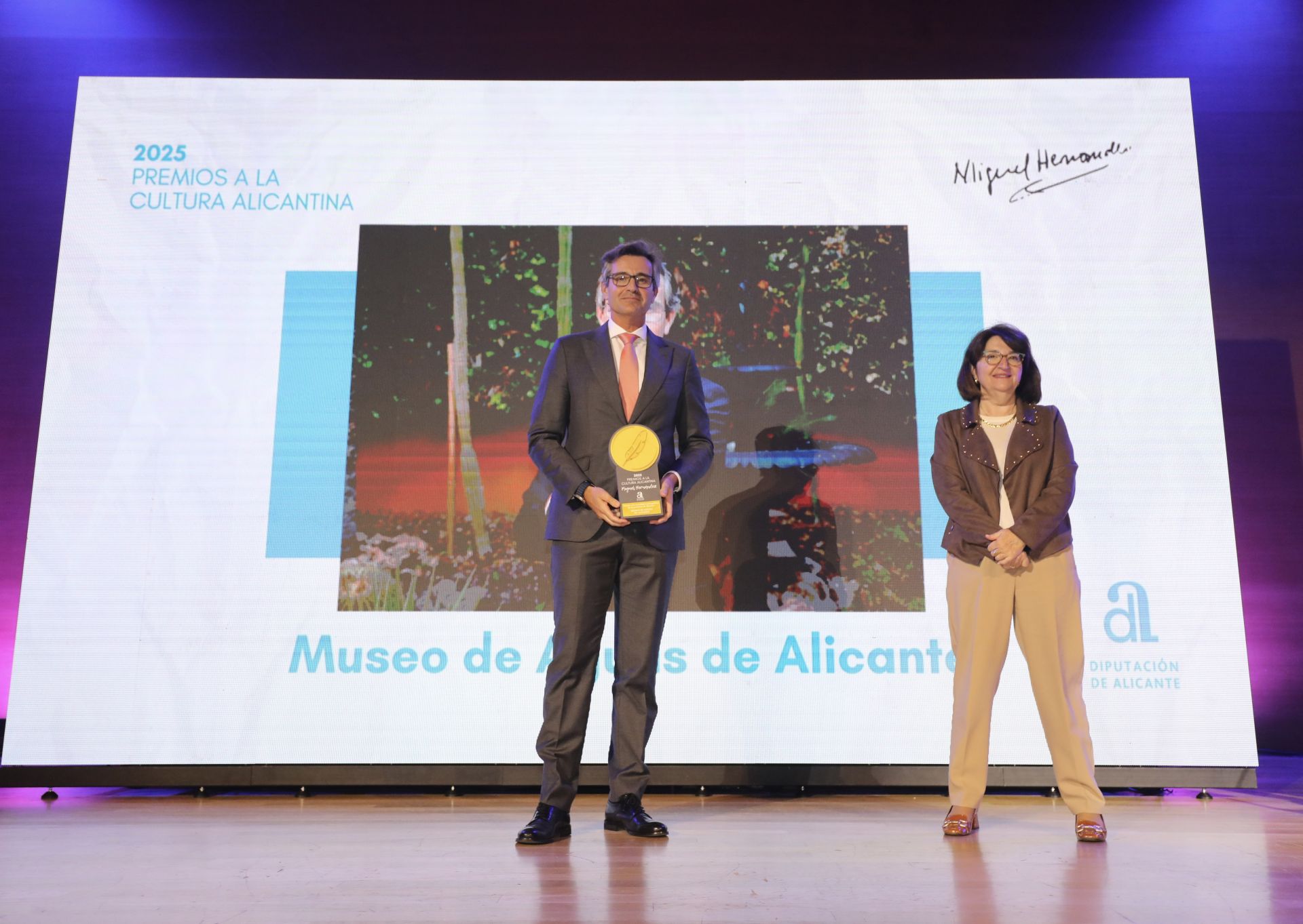 La Diputación reconoce el talento cultural alicantino en los Premios Miguel Hernández