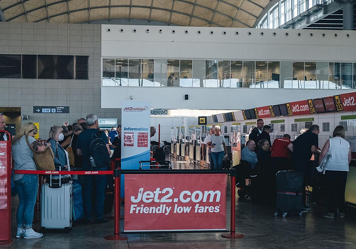 Mostradores de Jet2 en el aeropuerto de Alicante-Elche.