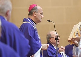 El obispo Munilla durante una misa el domingo.