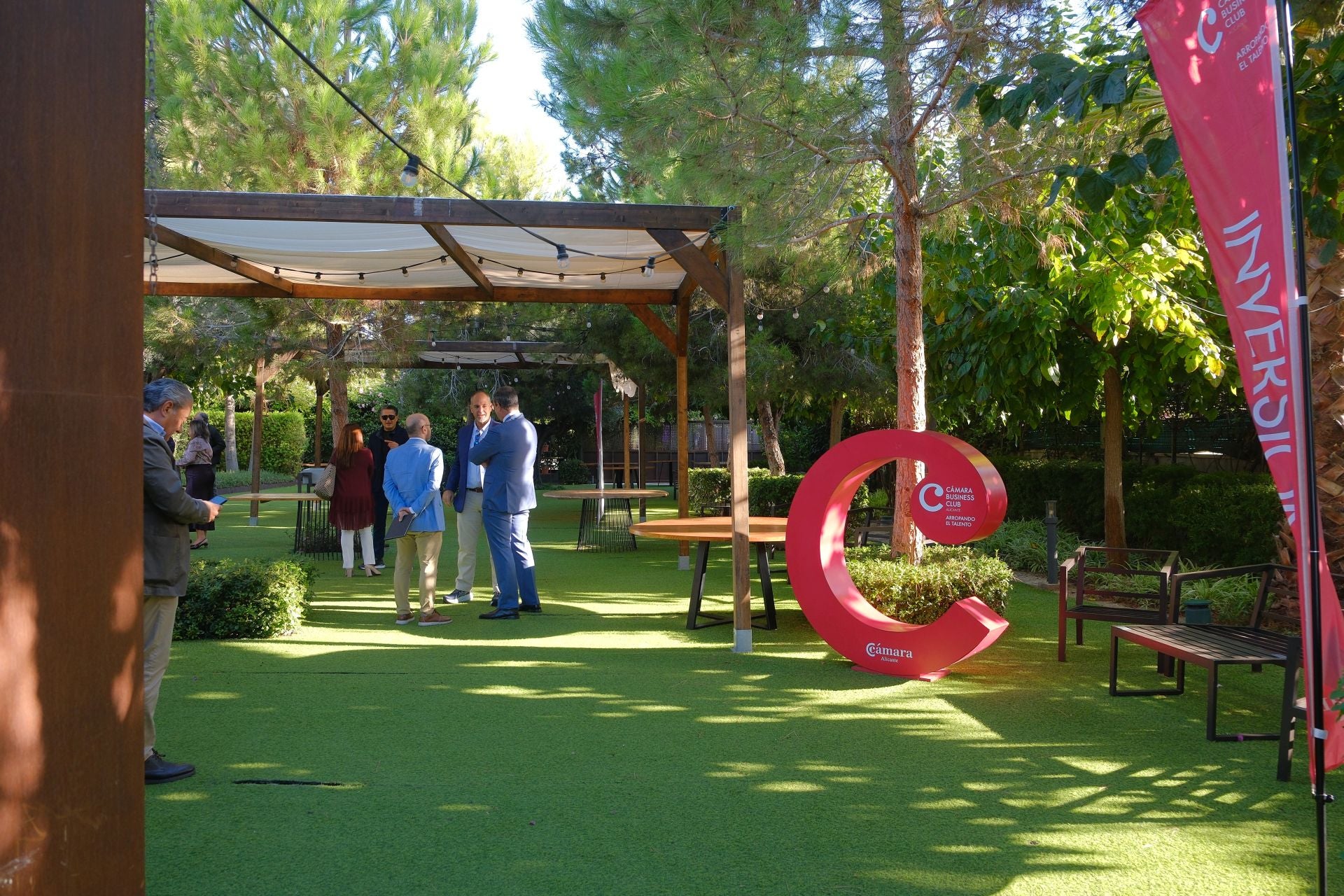 El doctor Enrique de Madaria participa en el ciclo de conferencias circulares del Cámara Business Club