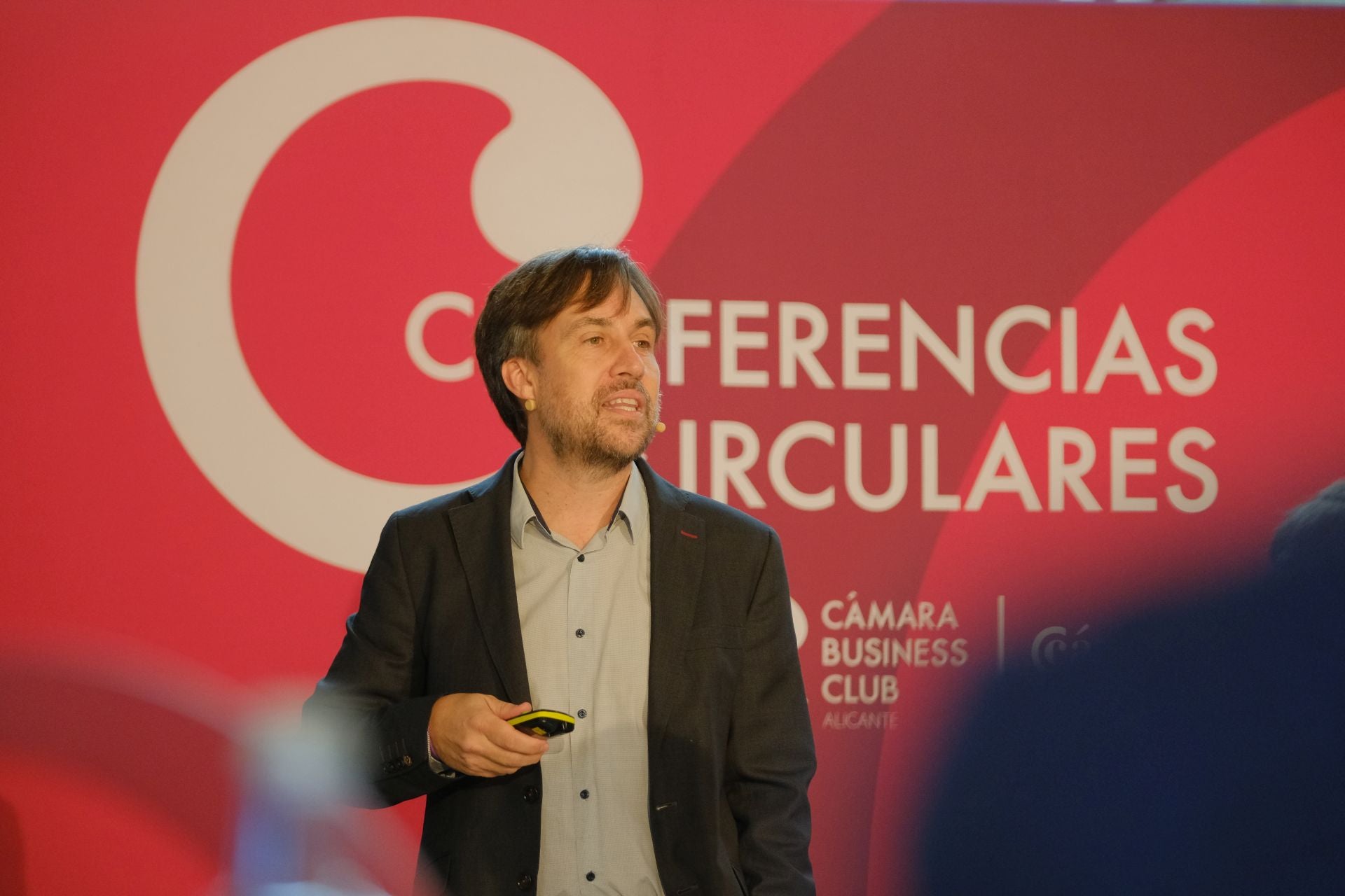 El doctor Enrique de Madaria participa en el ciclo de conferencias circulares del Cámara Business Club