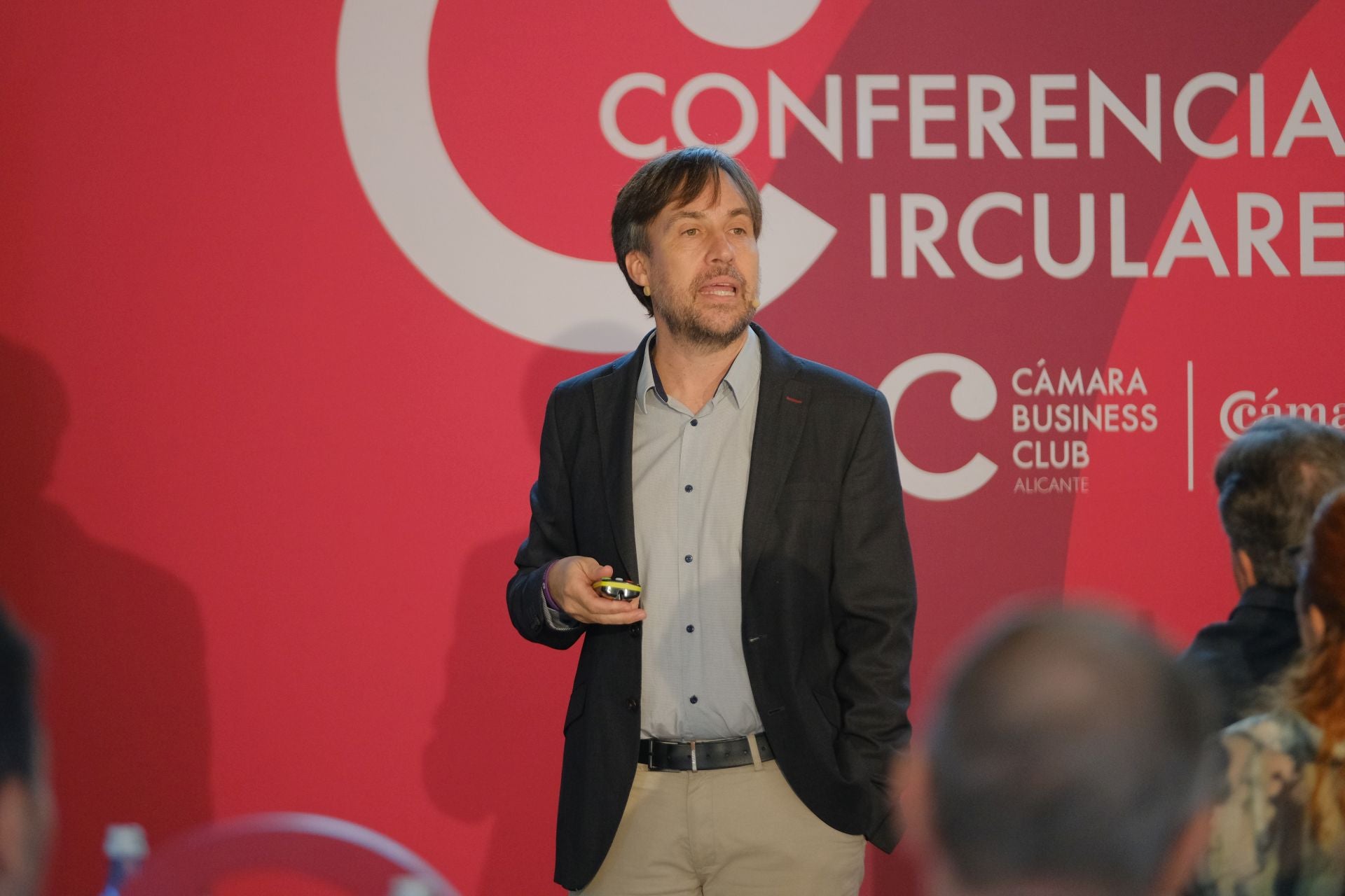 El doctor Enrique de Madaria participa en el ciclo de conferencias circulares del Cámara Business Club