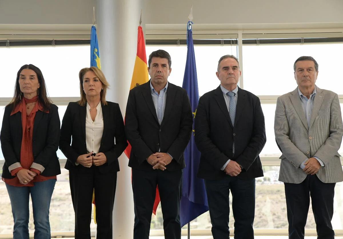 Carlos Mazón, durante el minuto de silencio que guardó el Consell este martes por un crimen machista.