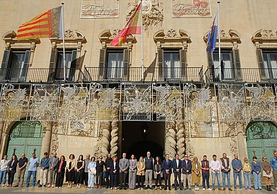 La corporación municipal de Alicante condena el crimen machista.