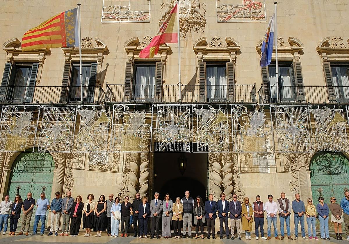 La corporación municipal de Alicante condena el crimen machista.