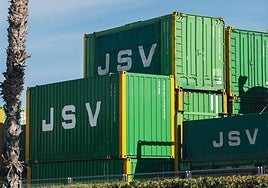 Contenedores en la zona de mercancías del puerto de Alicante, en imagen de archivo.