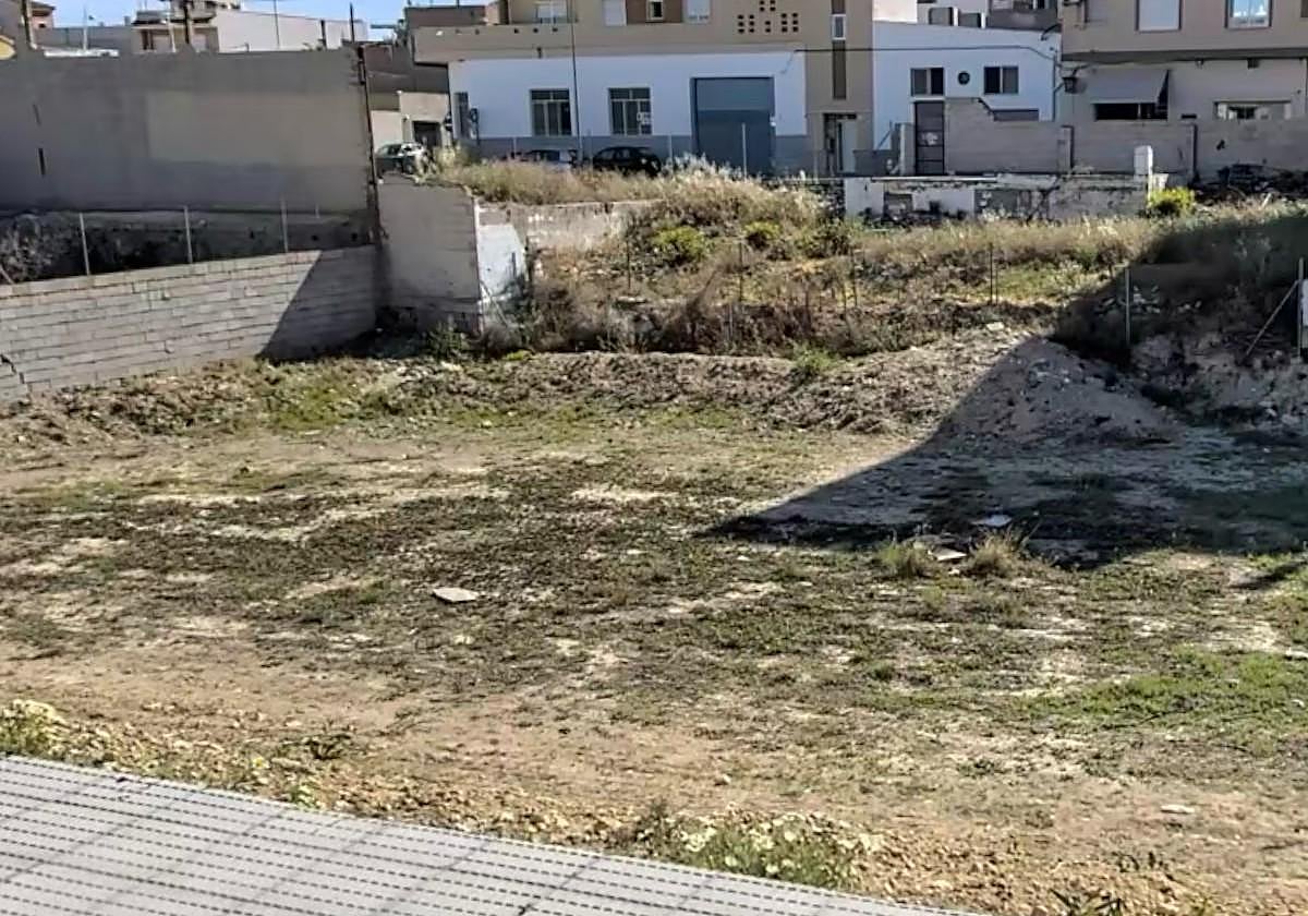 Parcela donde se construirá vivienda pública.