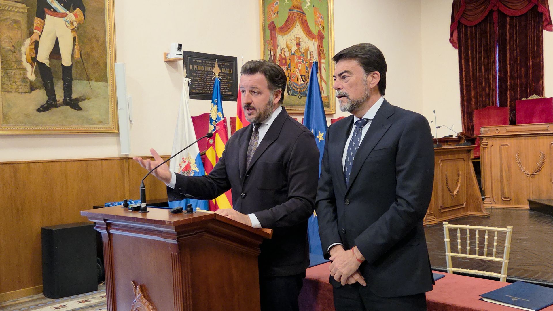 Pablo Ruz y Luis Barcala en el Ayuntamiento de Elche.